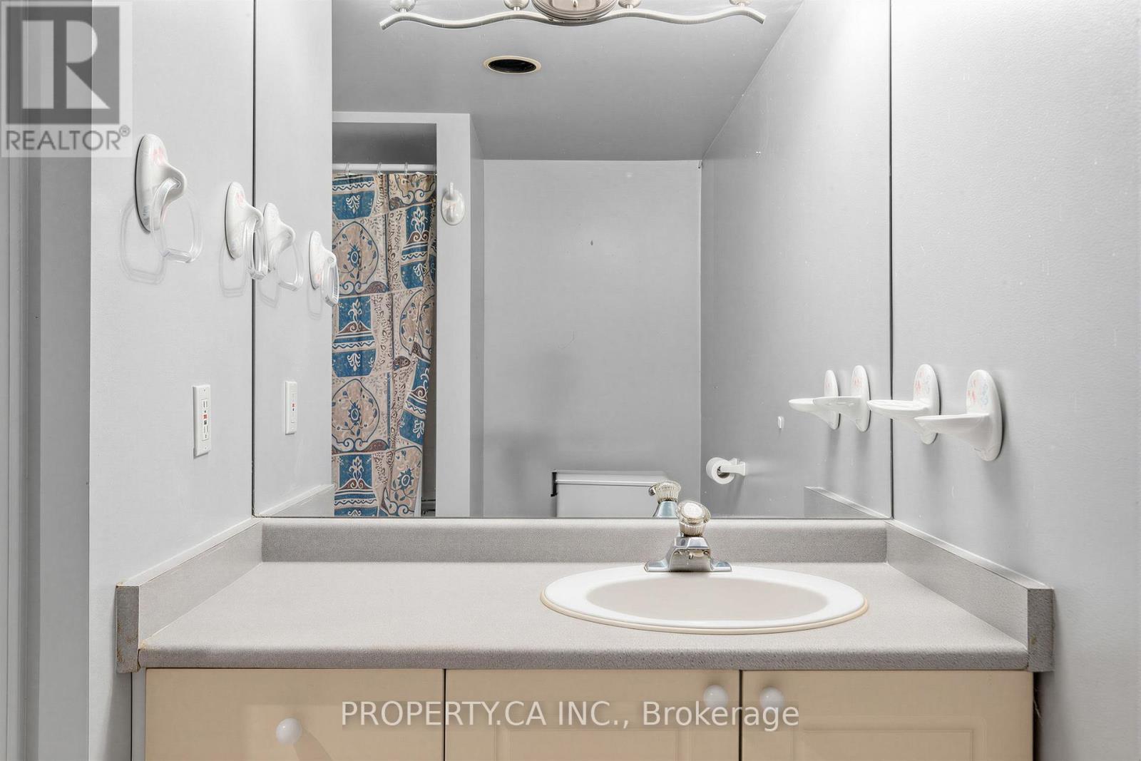 48 Santa Barbara Road, Toronto, Ontario  M2N 2C2 - Photo 25 - C13686800