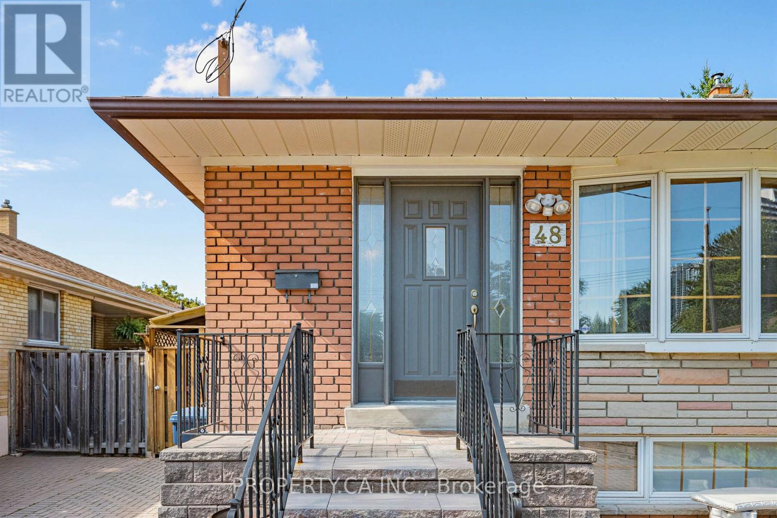 48 Santa Barbara Road, Toronto, Ontario  M2N 2C2 - Photo 2 - C13686800