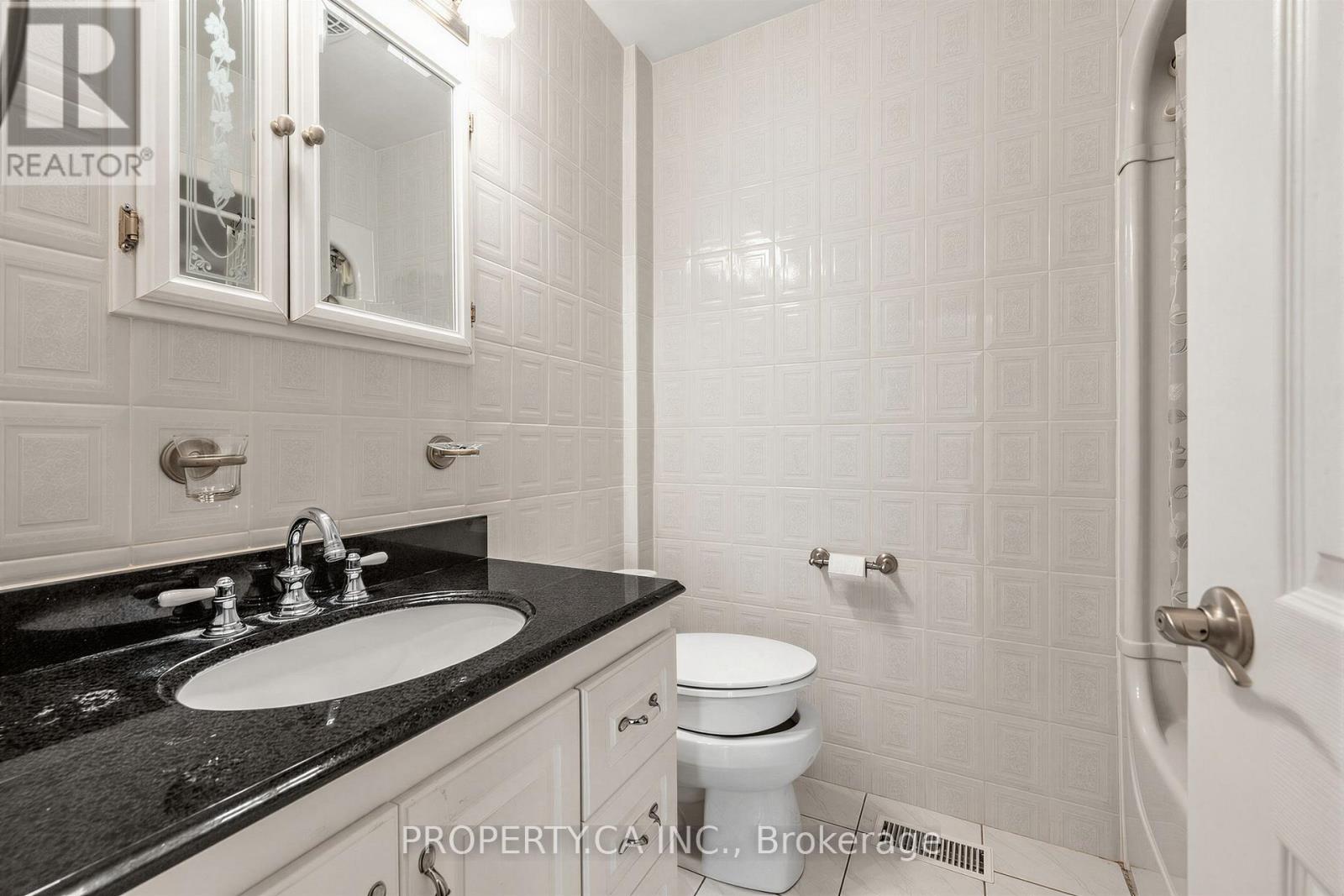 48 Santa Barbara Road, Toronto, Ontario  M2N 2C2 - Photo 19 - C13686800