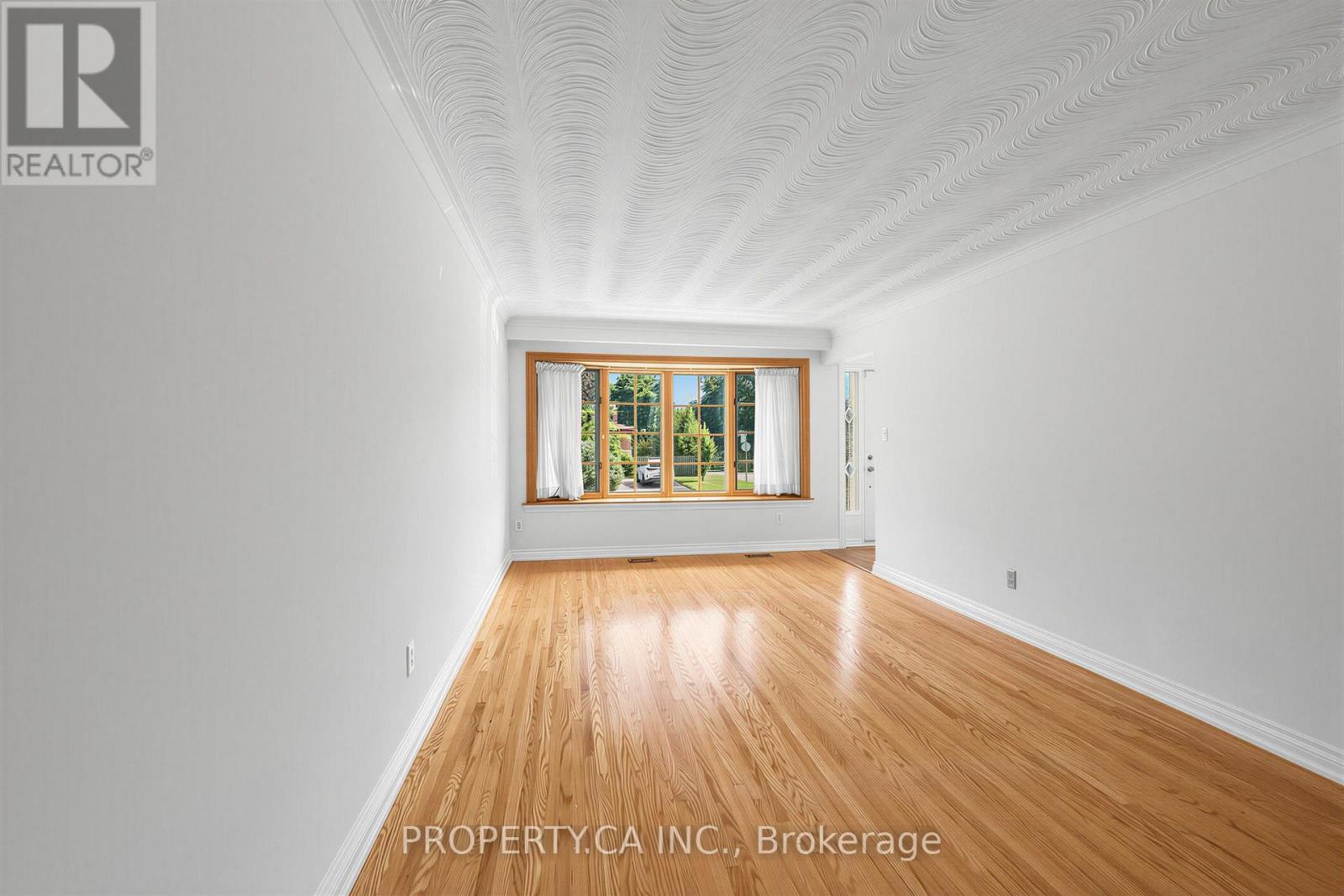 48 Santa Barbara Road, Toronto, Ontario  M2N 2C2 - Photo 6 - C13686800