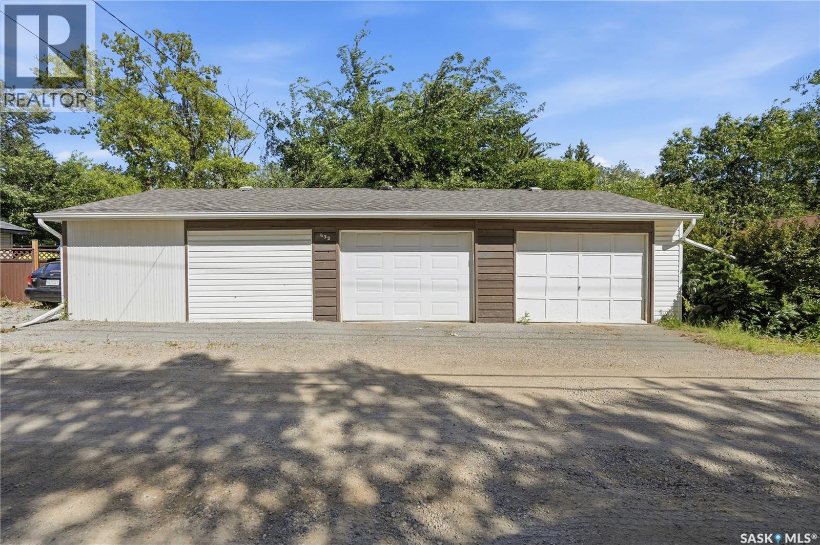 632 Grey Street, Regina, Saskatchewan  S4T 5G3 - Photo 2 - SK045839