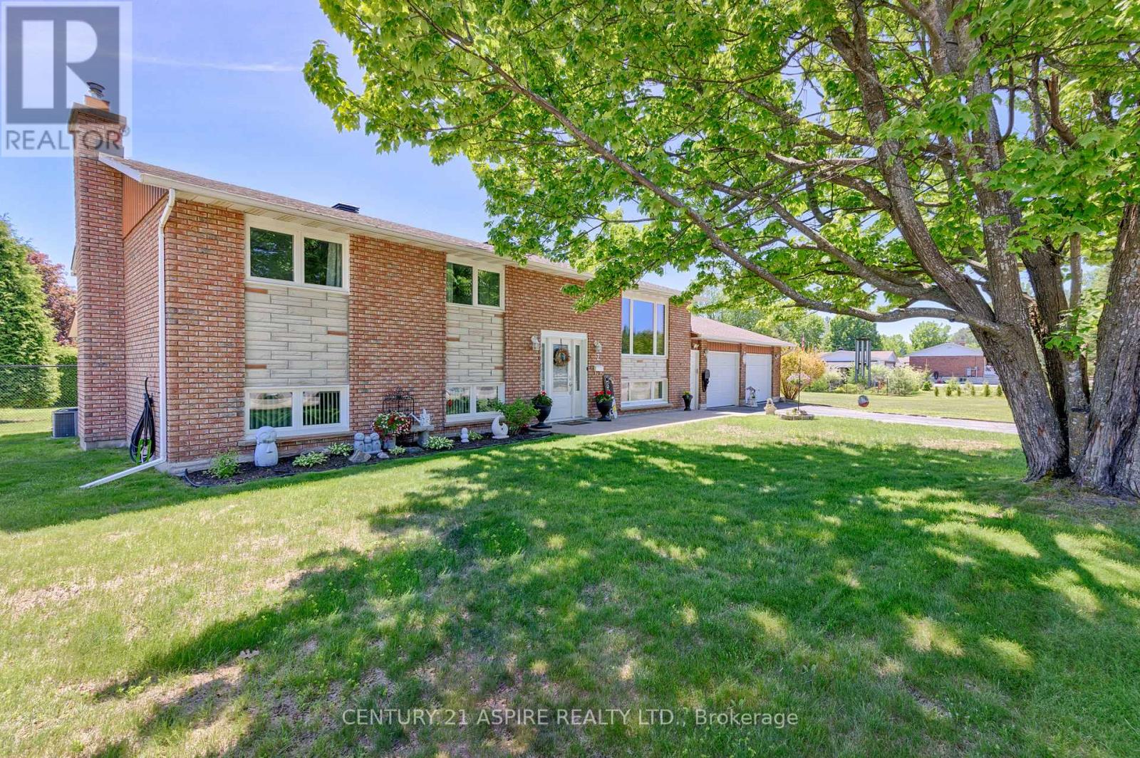 2 Doris Street, Petawawa, Ontario K8A 7V1 - Photo 2 - X13249372