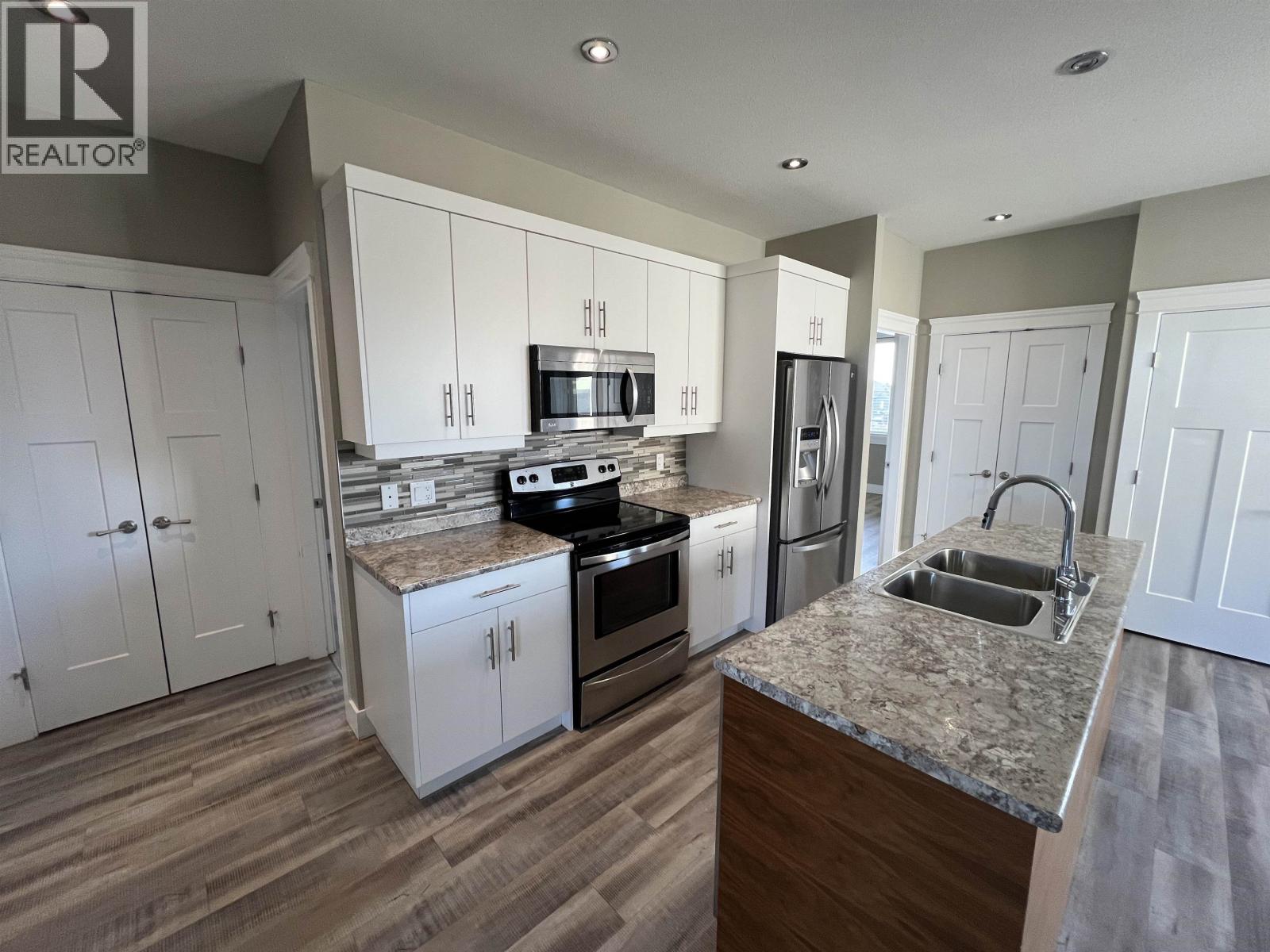 8215 88 Avenue, Fort St. John, British Columbia  V1J 0N9 - Photo 3 - R3156716