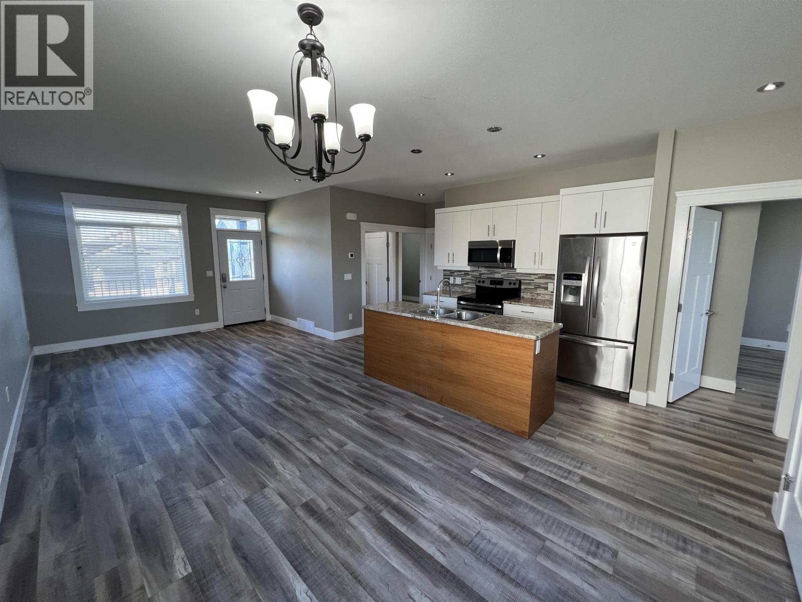 8215 88 Avenue, Fort St. John, British Columbia  V1J 0N9 - Photo 2 - R3156716