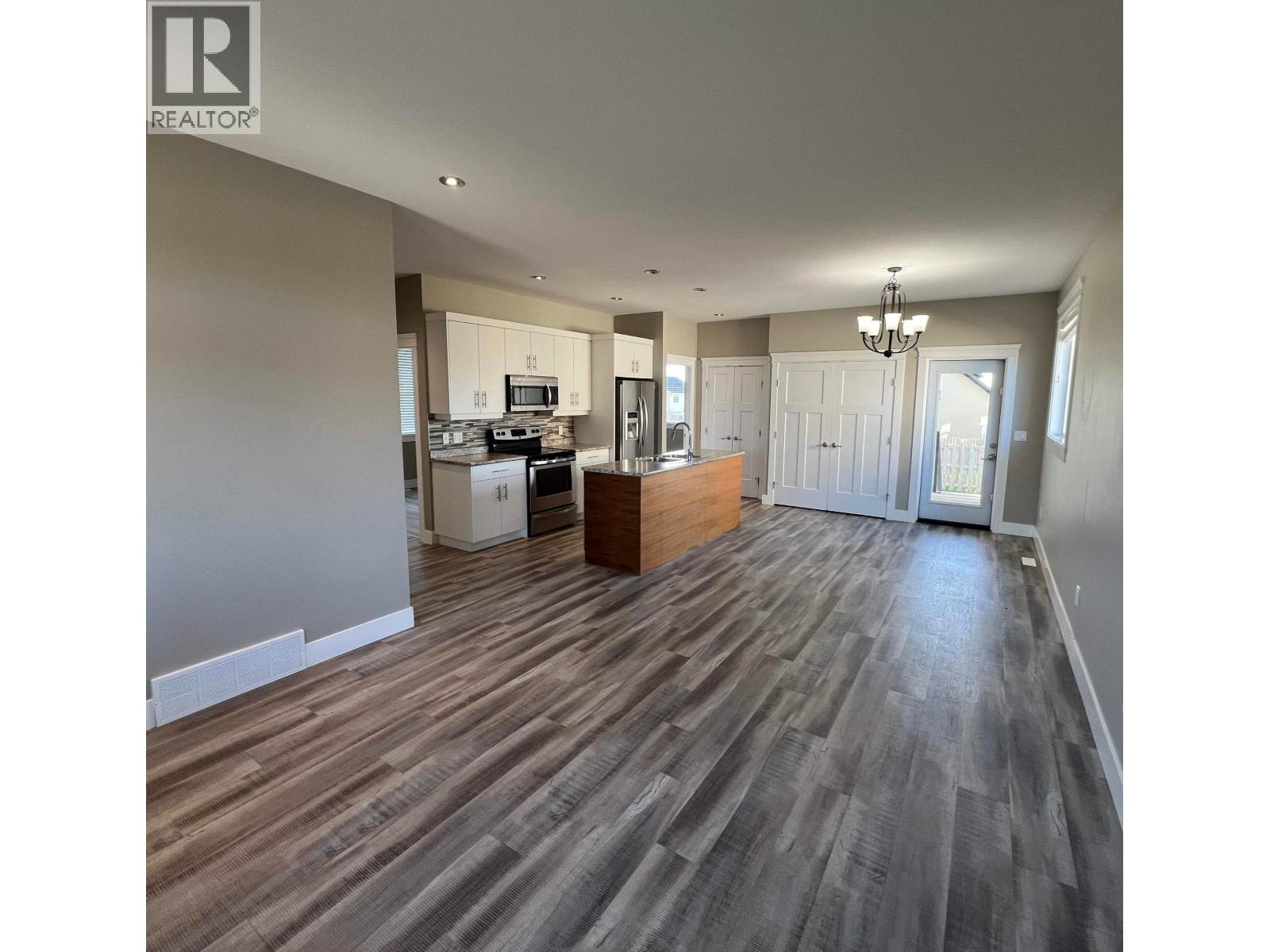 8215 88 Avenue, Fort St. John, British Columbia  V1J 0N9 - Photo 4 - R3156716