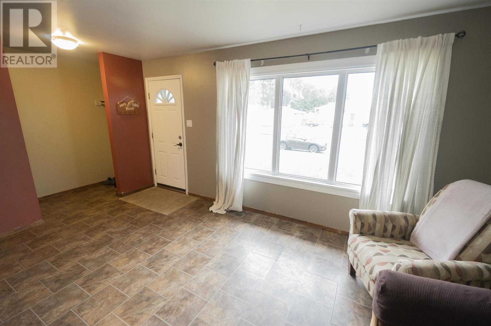 537 Churchill Drive West, Thunder Bay, Ontario  P7C 5C4 - Photo 2 - TB2602383