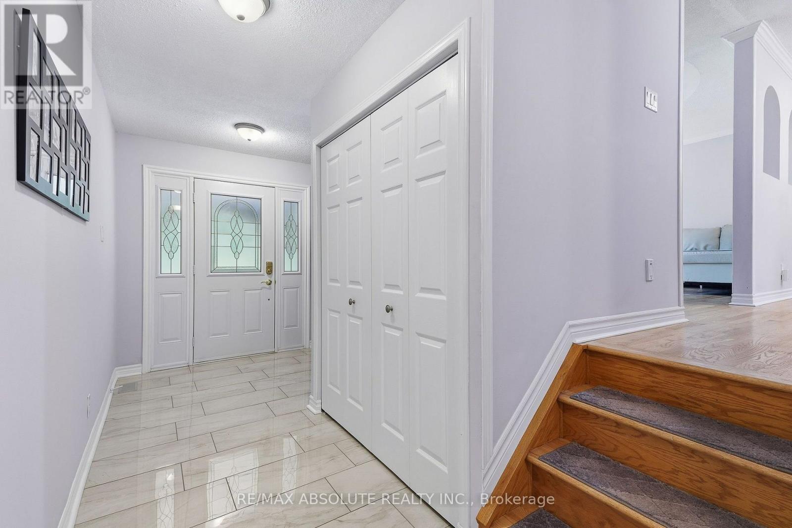 1000 Milburn Crescent, Ottawa, Ontario  K4C 1C9 - Photo 3 - X13687602