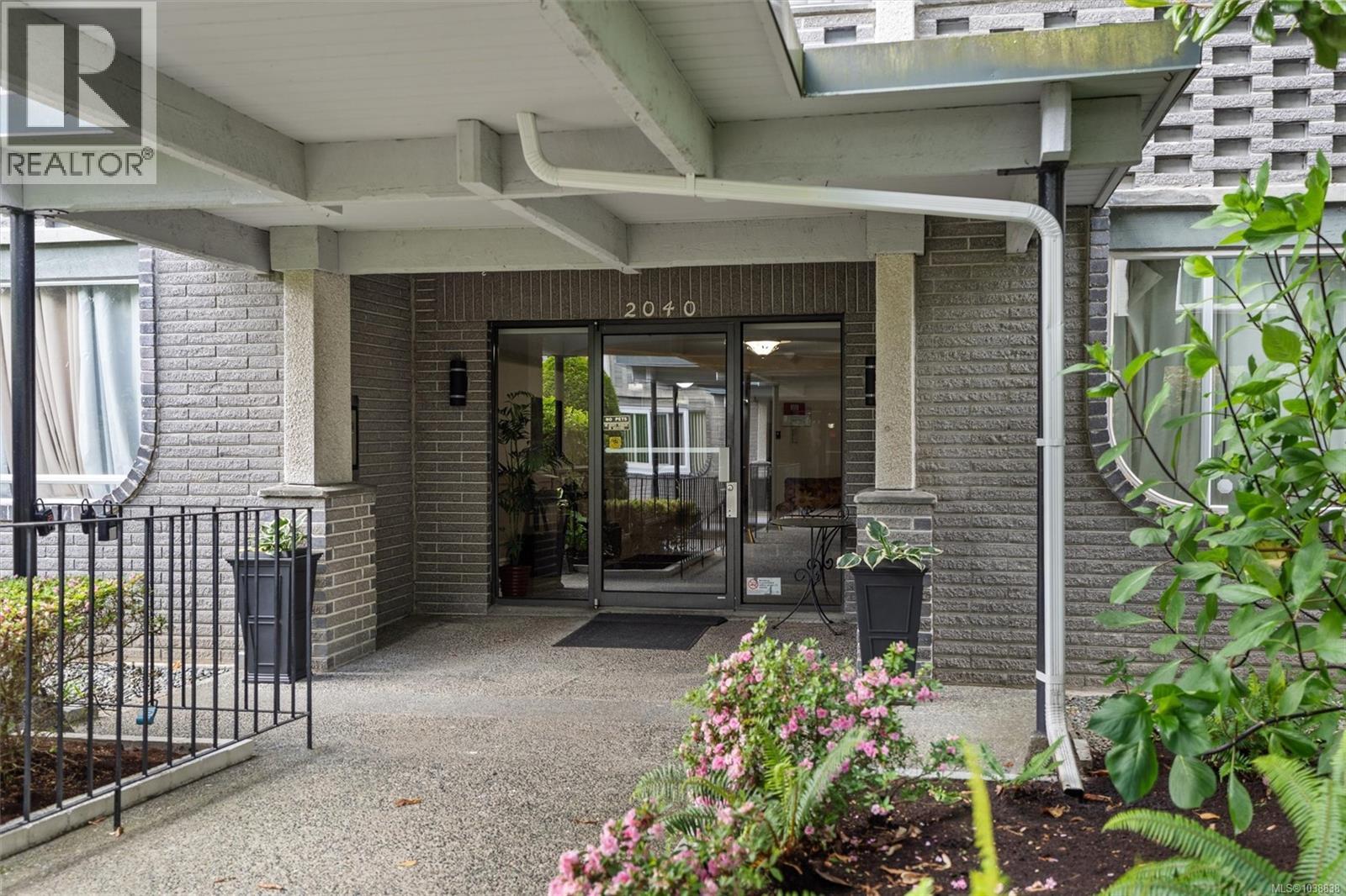 205 2040 White Birch Rd, Sidney, British Columbia V8L 2R1 - Photo 4 - 1038838