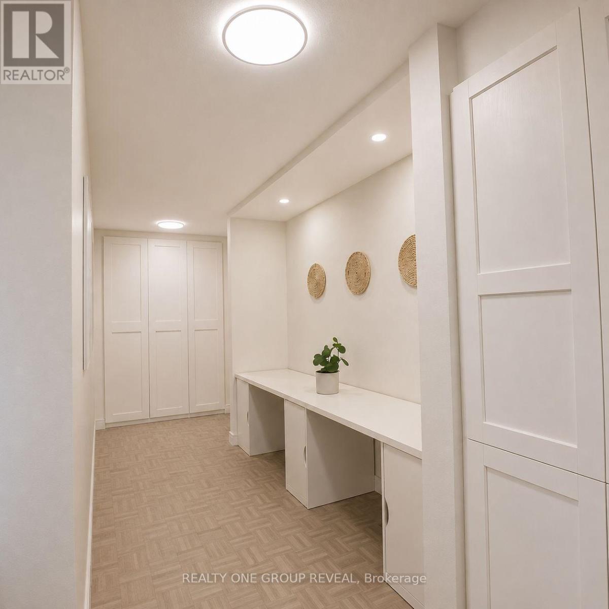 2605 - 3 Massey Square, Toronto, Ontario  M4C 5L5 - Photo 2 - E13687490