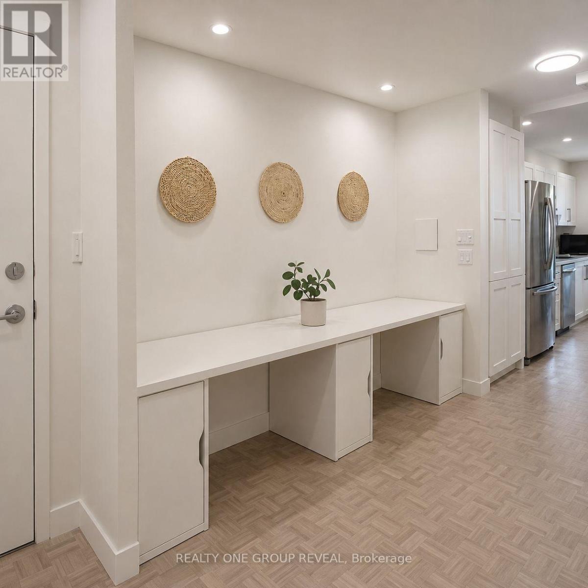2605 - 3 Massey Square, Toronto, Ontario  M4C 5L5 - Photo 3 - E13687490