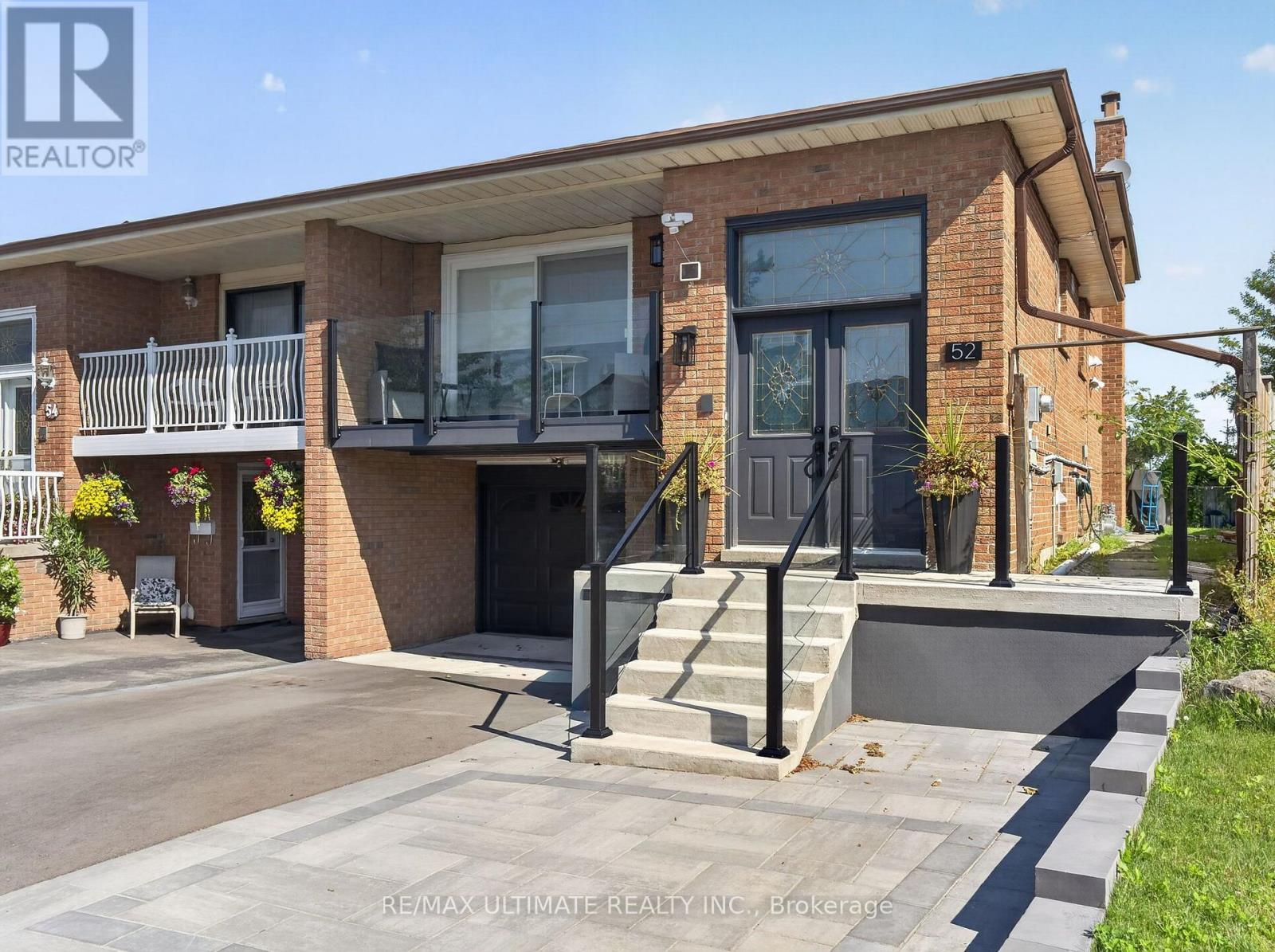 52 REVLIS CRESCENT, Toronto, Ontario