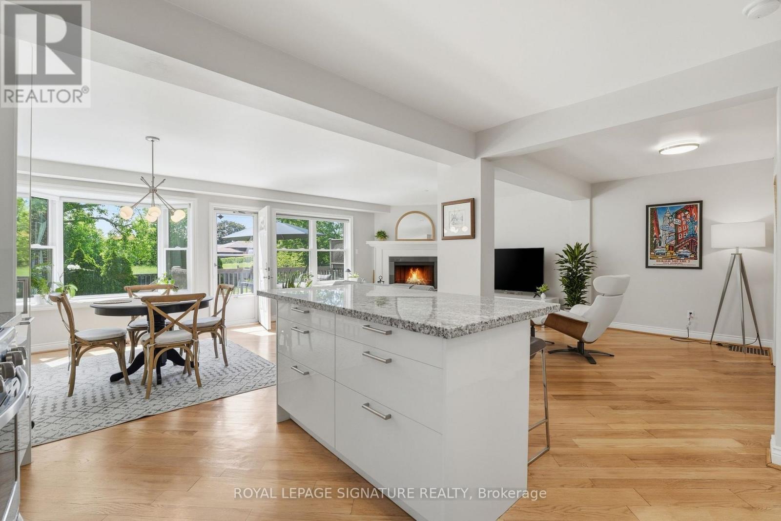<div class="slider-price">$1,199,000</div><p>48 Tower Drive, Toronto, Ontario</p>