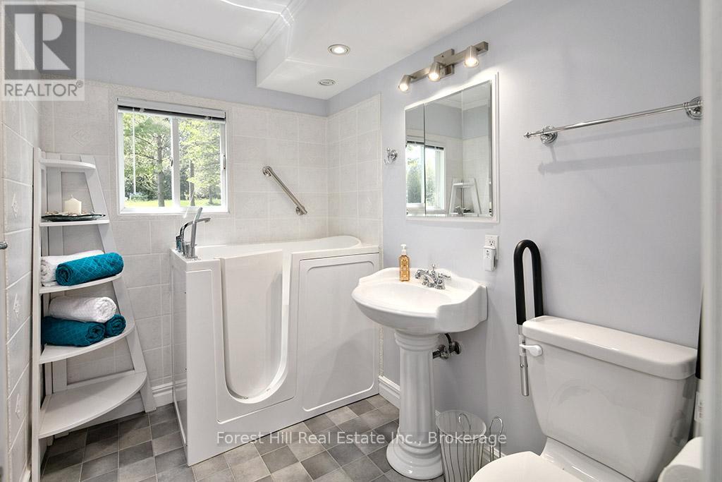 523583 12 Concession, West Grey, Ontario  N0C 1H0 - Photo 18 - X13687552