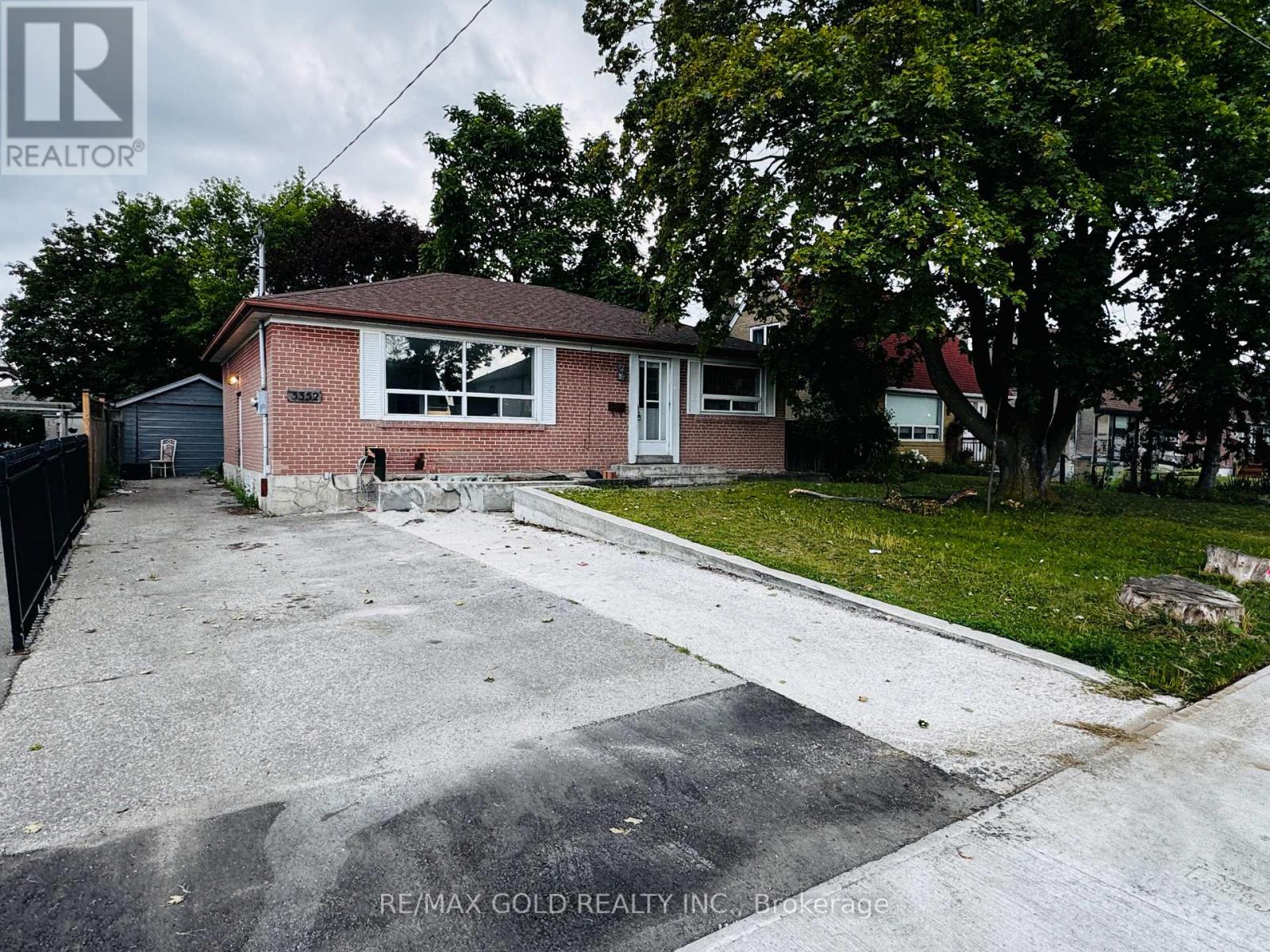 3352 Etude Drive, Mississauga, Ontario  L4T 1T3 - Photo 2 - W13687618