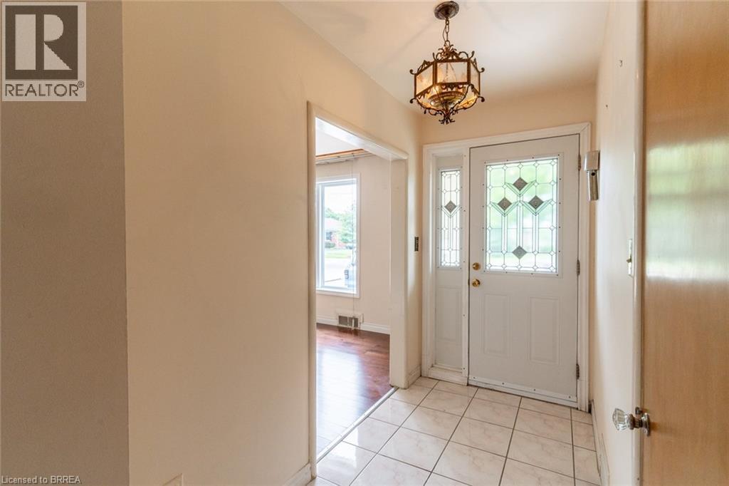 107 Queensway Drive, Brantford, Ontario  N3R 4X1 - Photo 5 - 40844107
