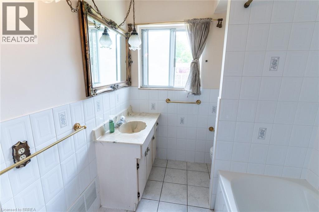 107 Queensway Drive, Brantford, Ontario  N3R 4X1 - Photo 17 - 40844107