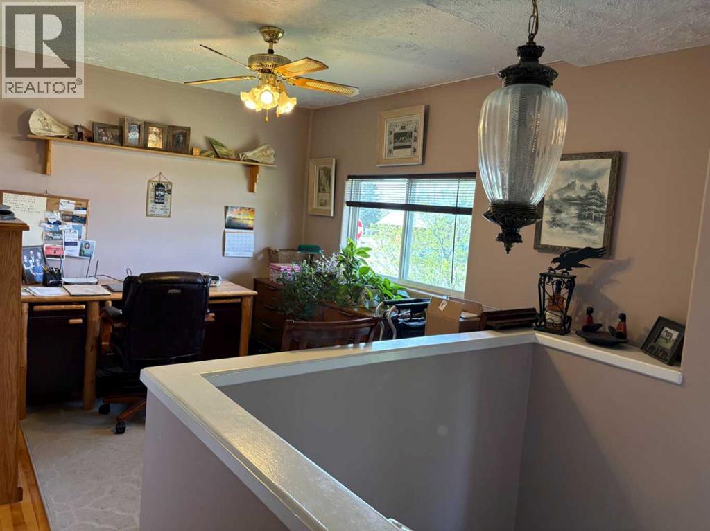 4915 50 Avenue E, Bluffton, Alberta  T0C 0M0 - Photo 9 - A2313696