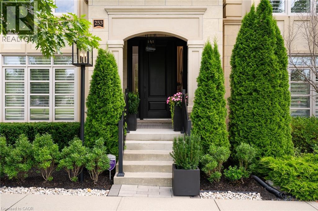 253 Hanover Street, Oakville, Ontario  L6K 0H3 - Photo 2 - 40845790