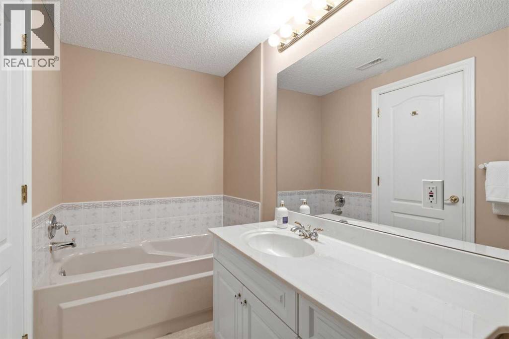 60 Prominence Point SW, Calgary, Alberta  T3H 3E8 - Photo 25 - A2334548