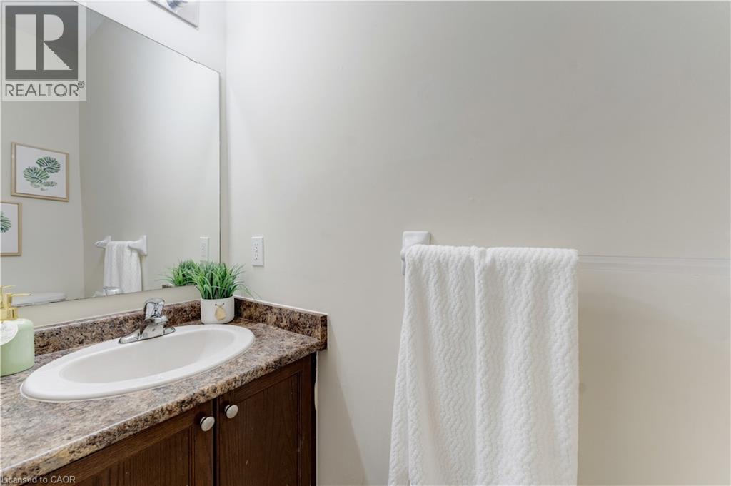 128 Palacebeach Trail, Stoney Creek, Ontario L8E 0C3 - Photo 11 - 40848859
