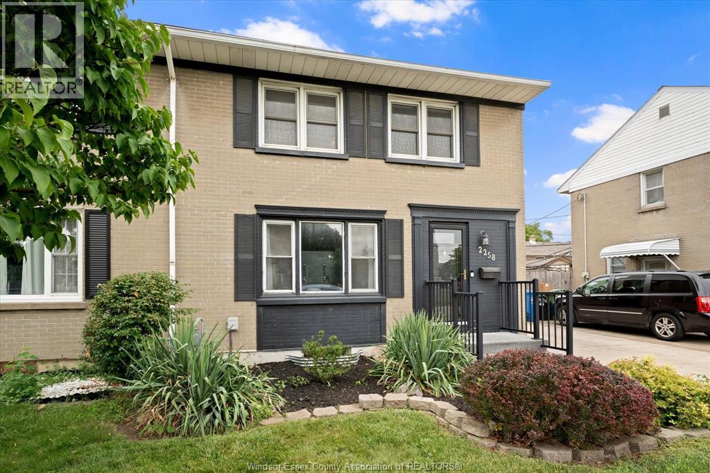 2258 Tecumseh Road West, Windsor, Ontario  N9B 1W1 - Photo 2 - 26020160