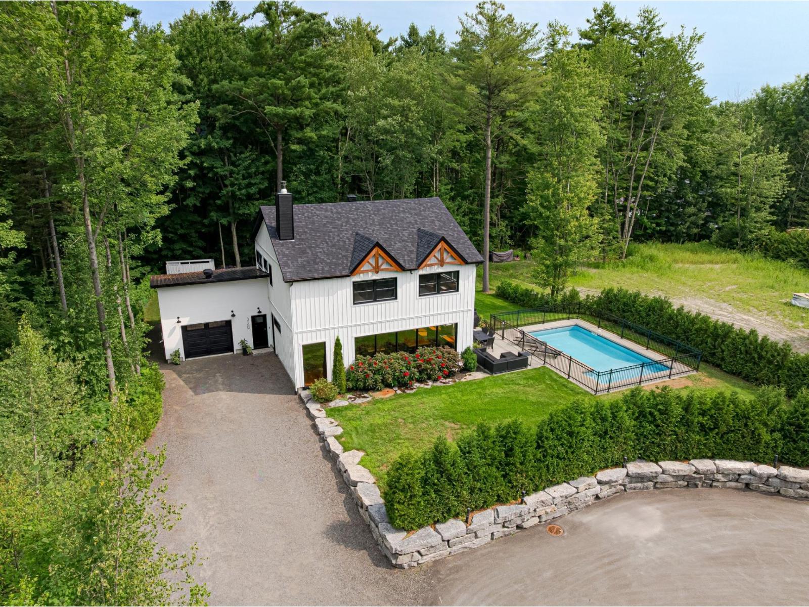 320 Rue de l'Archer Saint-Lin/Laurentides Quebec Canada J5M2H5 3