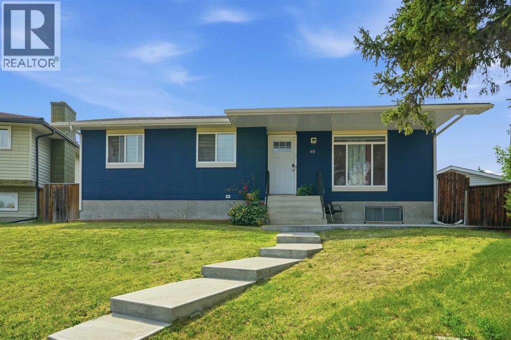 40 Penworth Place SE, Calgary, Alberta  T2A 4G4 - Photo 1 - A2334140