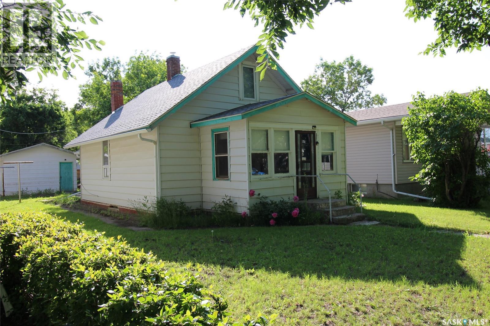 538 Centre Street, Shaunavon, Saskatchewan  S0N 2M0 - Photo 1 - SK045803