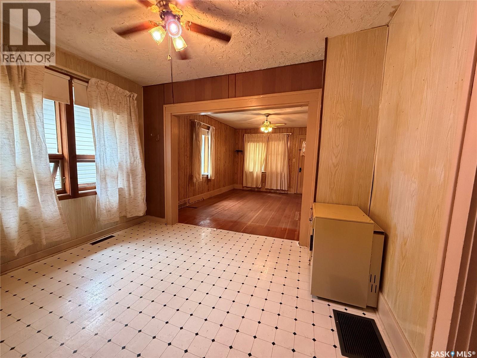 538 Centre Street, Shaunavon, Saskatchewan  S0N 2M0 - Photo 2 - SK045803