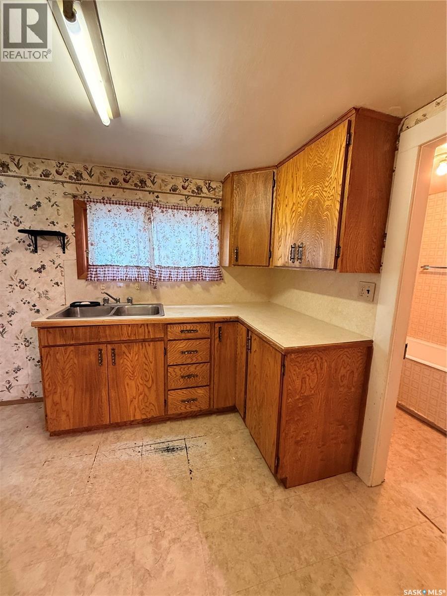 538 Centre Street, Shaunavon, Saskatchewan  S0N 2M0 - Photo 5 - SK045803