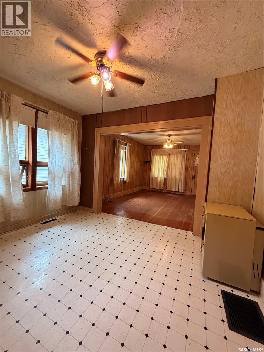 538 Centre Street, Shaunavon, Saskatchewan  S0N 2M0 - Photo 9 - SK045803