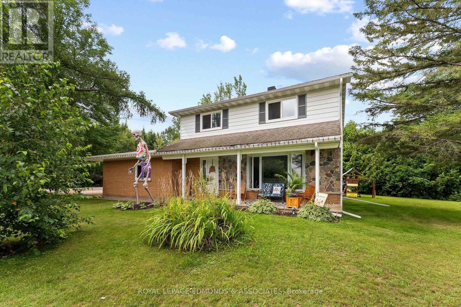 6 Brian Street, Laurentian Valley, Ontario