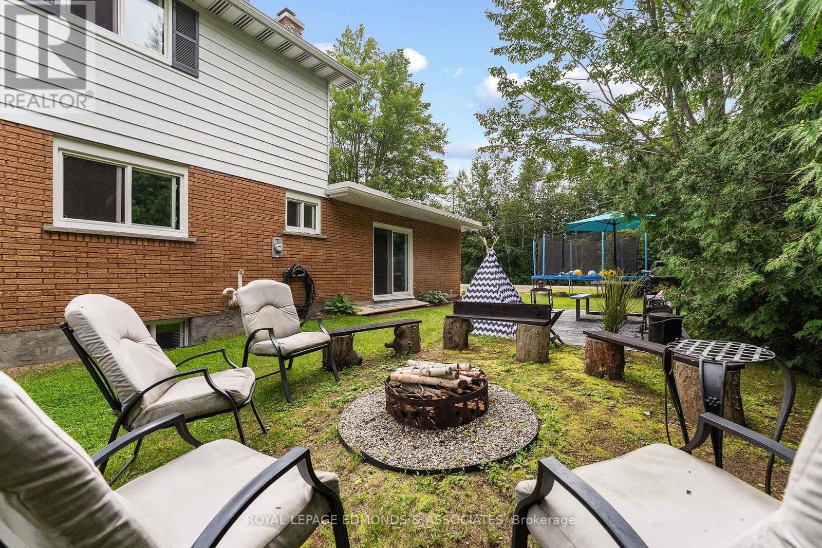 6 Brian Street, Laurentian Valley, Ontario K8A 6W4 - Photo 2 - X13687856