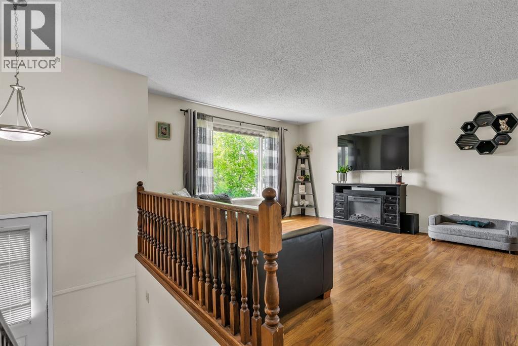 502 Maplewood Drive, Diamond Valley, Alberta  T0L 0H0 - Photo 4 - A2320520