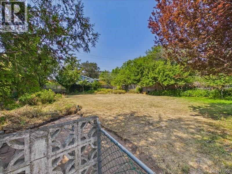 3512 Henderson Rd, Oak Bay, British Columbia  V8P 5B1 - Photo 44 - 1047059