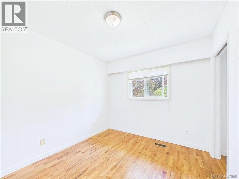 3512 Henderson Rd, Oak Bay, British Columbia  V8P 5B1 - Photo 18 - 1047059