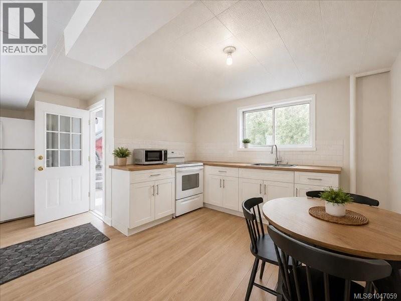 3512 Henderson Rd, Oak Bay, British Columbia  V8P 5B1 - Photo 30 - 1047059