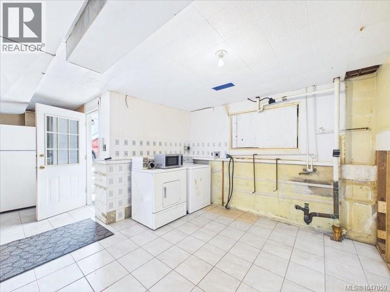 3512 Henderson Rd, Oak Bay, British Columbia  V8P 5B1 - Photo 31 - 1047059