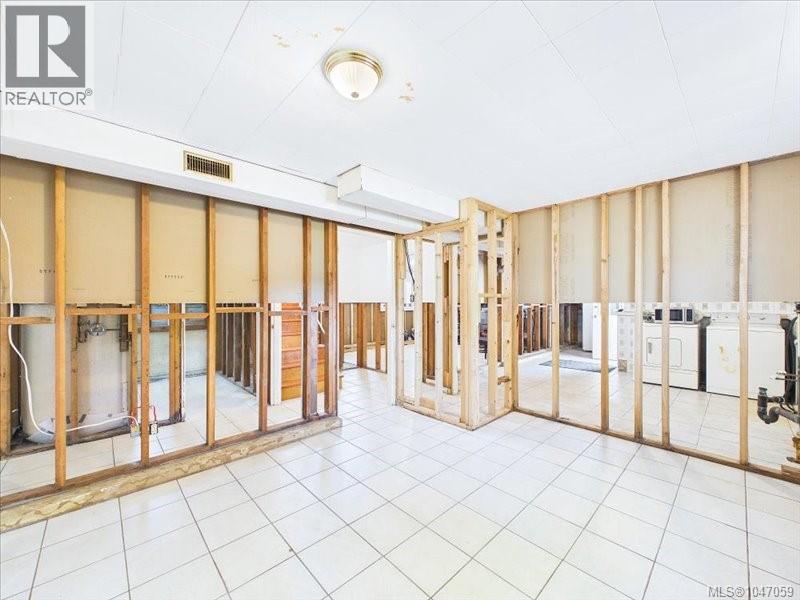 3512 Henderson Rd, Oak Bay, British Columbia  V8P 5B1 - Photo 35 - 1047059