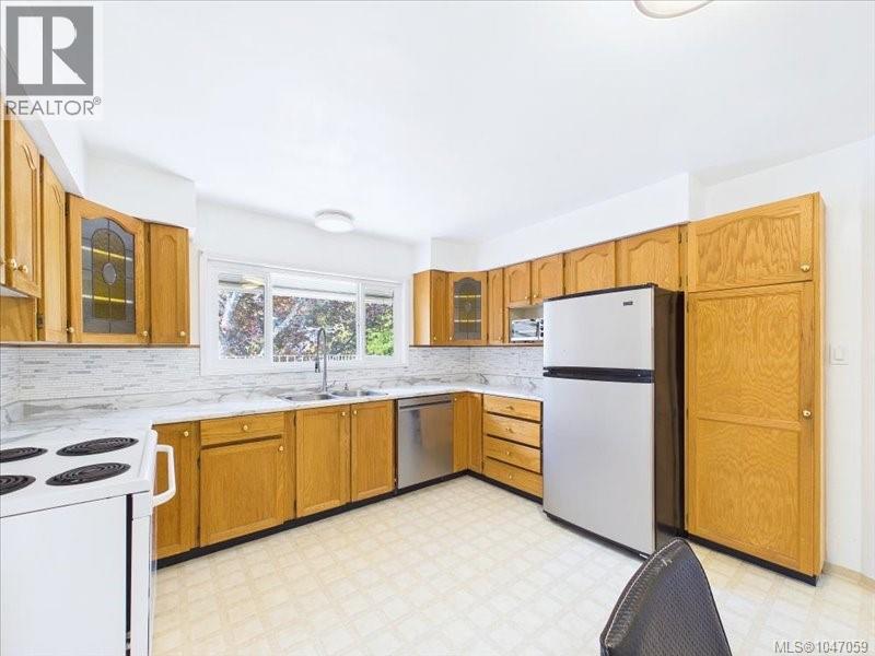 3512 Henderson Rd, Oak Bay, British Columbia  V8P 5B1 - Photo 13 - 1047059
