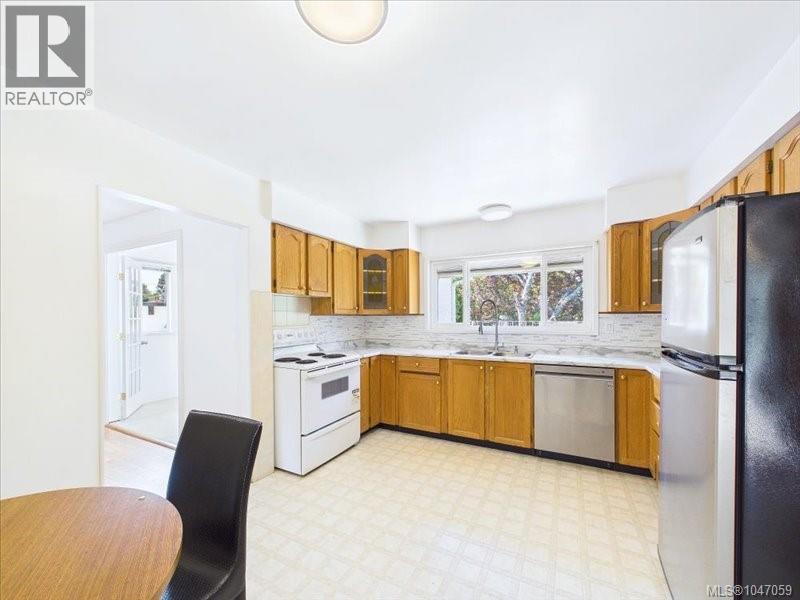3512 Henderson Rd, Oak Bay, British Columbia  V8P 5B1 - Photo 15 - 1047059