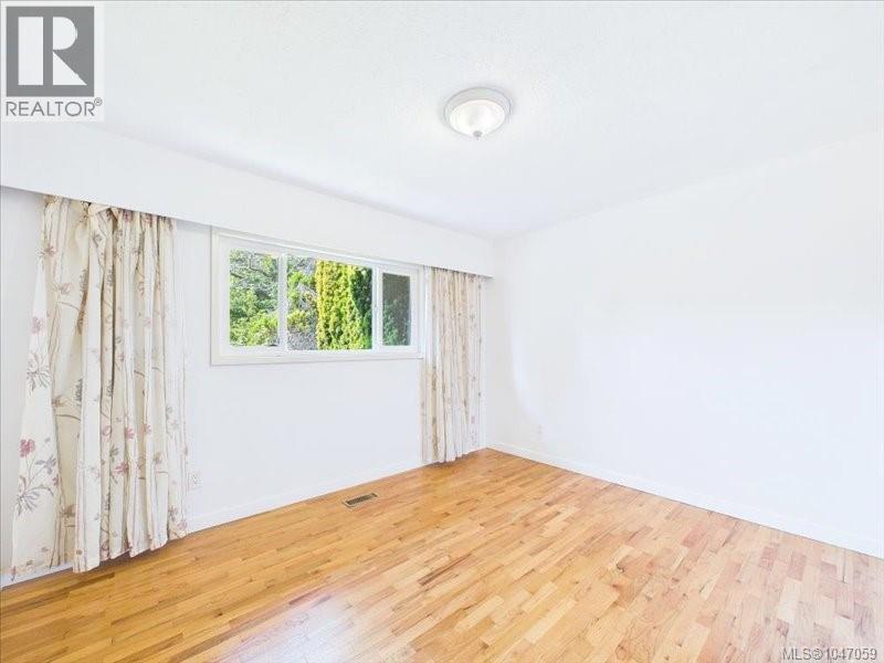 3512 Henderson Rd, Oak Bay, British Columbia  V8P 5B1 - Photo 21 - 1047059