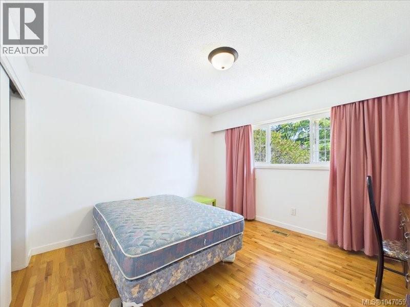3512 Henderson Rd, Oak Bay, British Columbia  V8P 5B1 - Photo 19 - 1047059