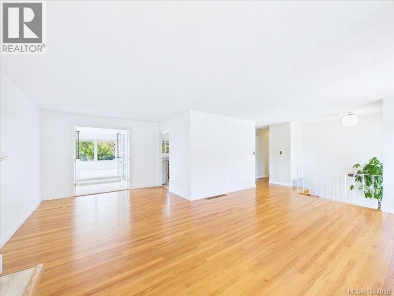 3512 Henderson Rd, Oak Bay, British Columbia  V8P 5B1 - Photo 6 - 1047059