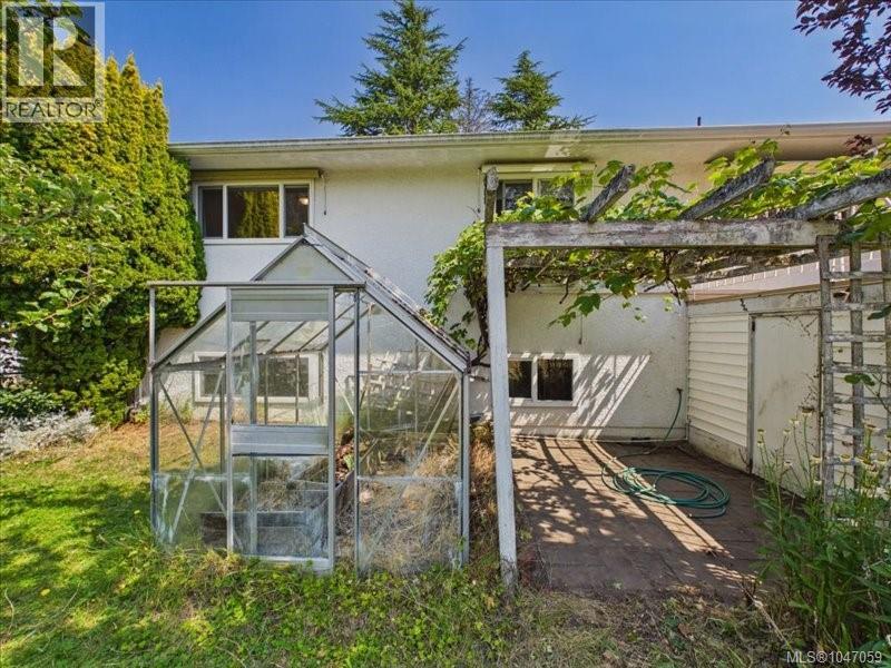 3512 Henderson Rd, Oak Bay, British Columbia  V8P 5B1 - Photo 52 - 1047059