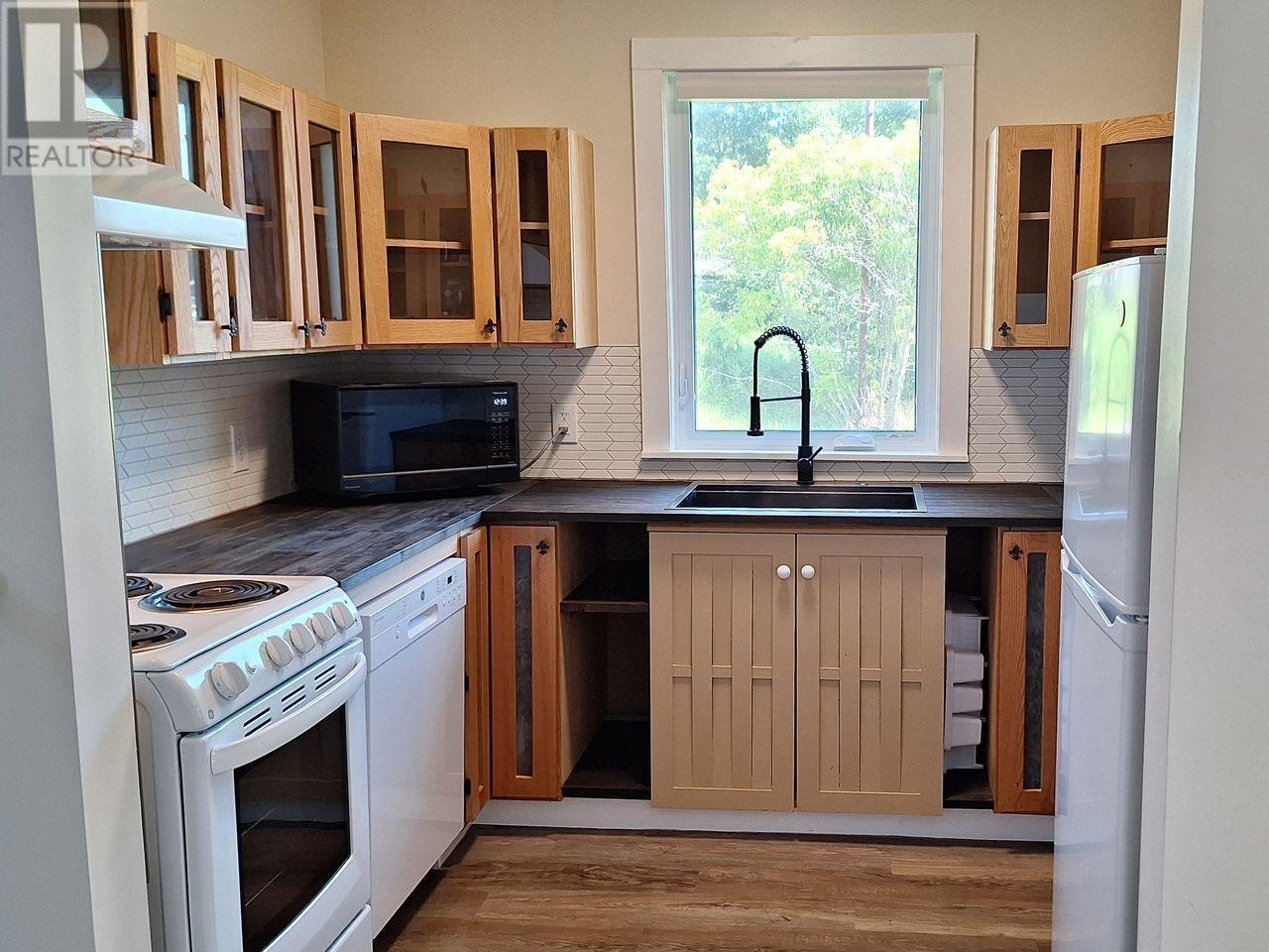 15 Ross Ave, Marathon, Ontario  P0T 2E0 - Photo 2 - TB2602323