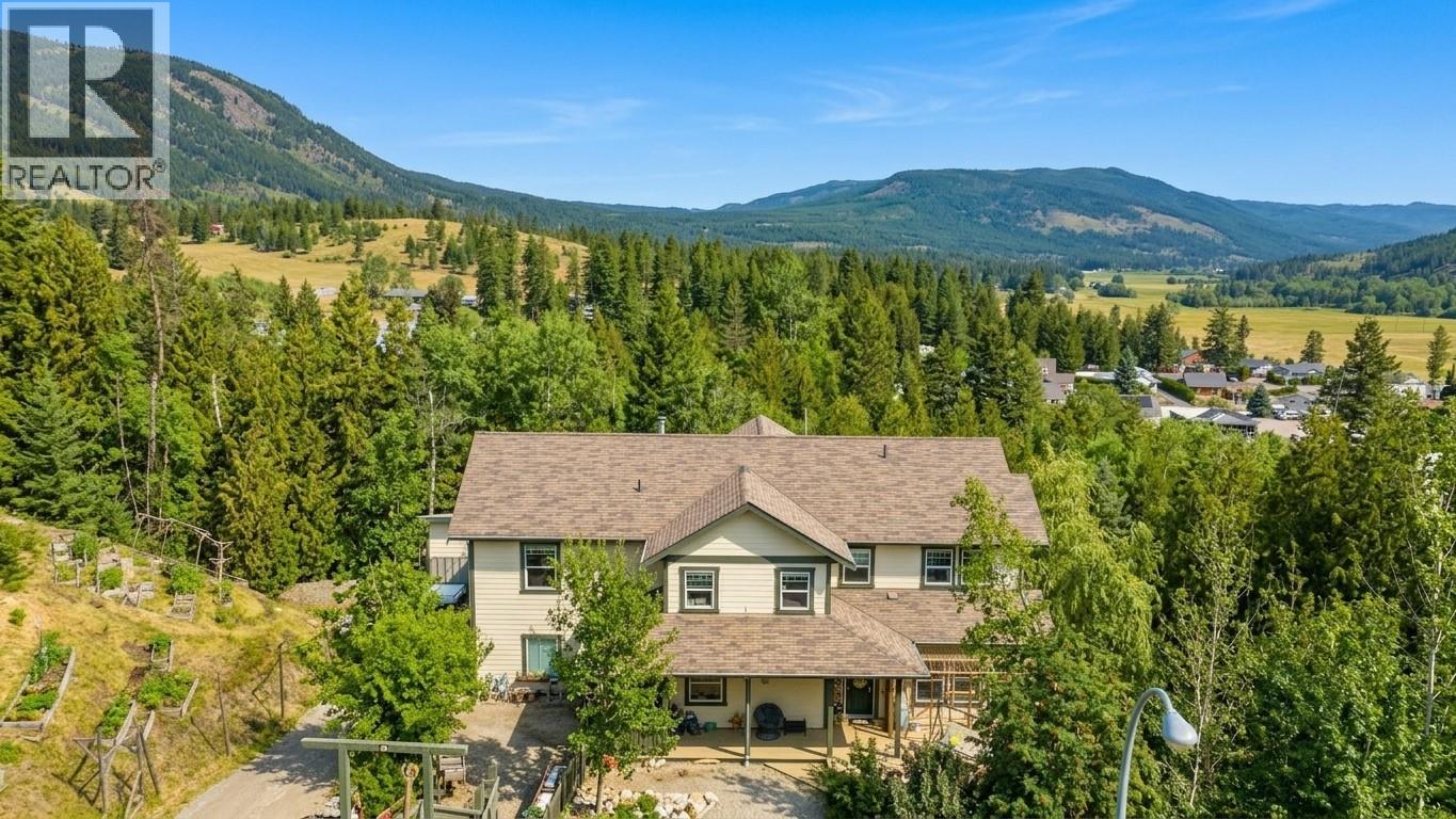 2529 Cedar Ridge Court, Lumby, British Columbia  V0E 2G5 - Photo 2 - 10378816