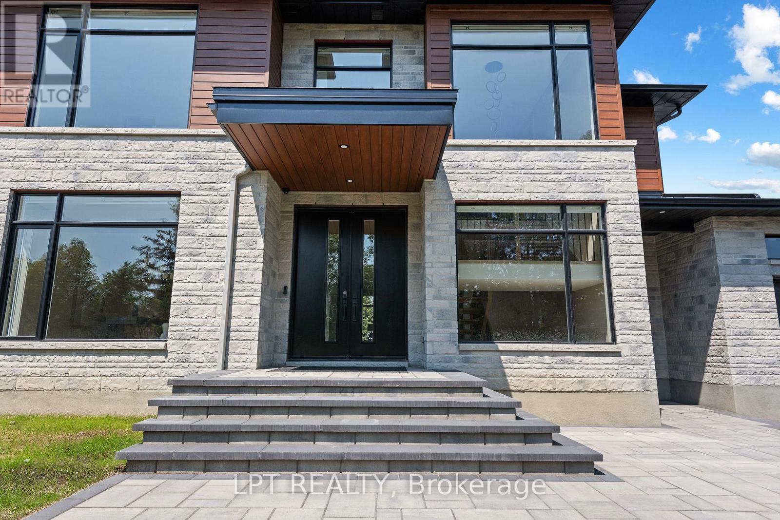 15 Briggs Avenue, Ottawa, Ontario  K2E 6W5 - Photo 2 - X13687724