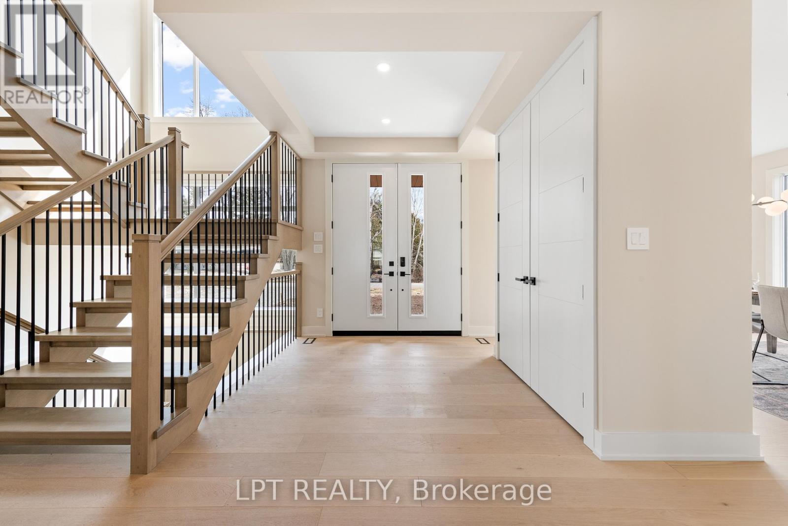 15 Briggs Avenue, Ottawa, Ontario  K2E 6W5 - Photo 3 - X13687724
