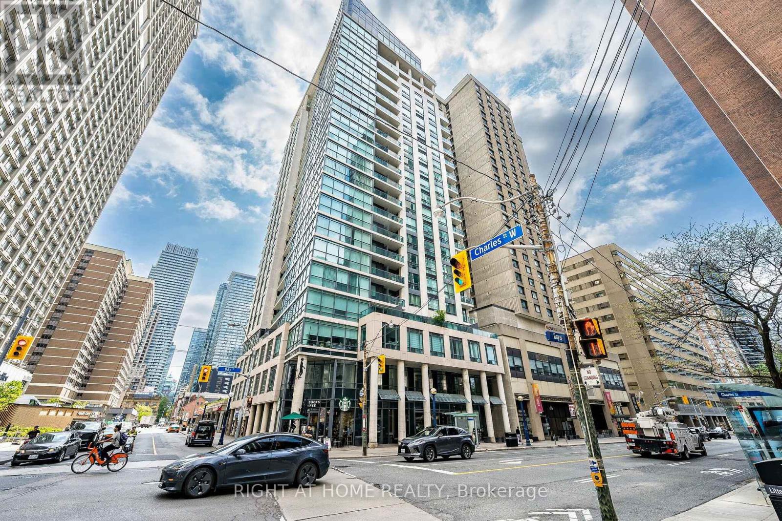 1106 - 1121 Bay Street, Toronto, Ontario  M5S 3L9 - Photo 1 - C13687670